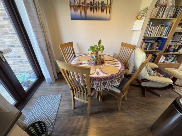 2 bed House for sale Image 5