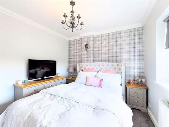 3 bed Semi-Detached to rent Image 12