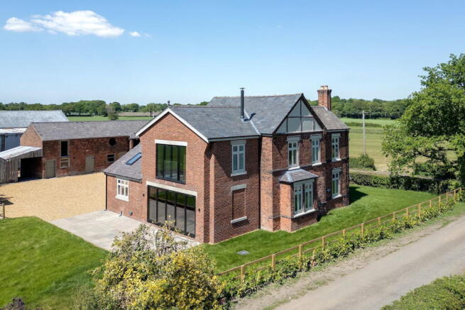 Magnificent re-developed farmhouse with extensive outbuildings photo 4