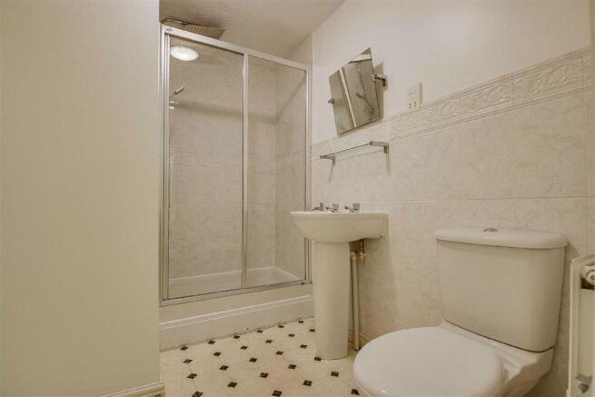EN-SUITE SHOWER ROOM
