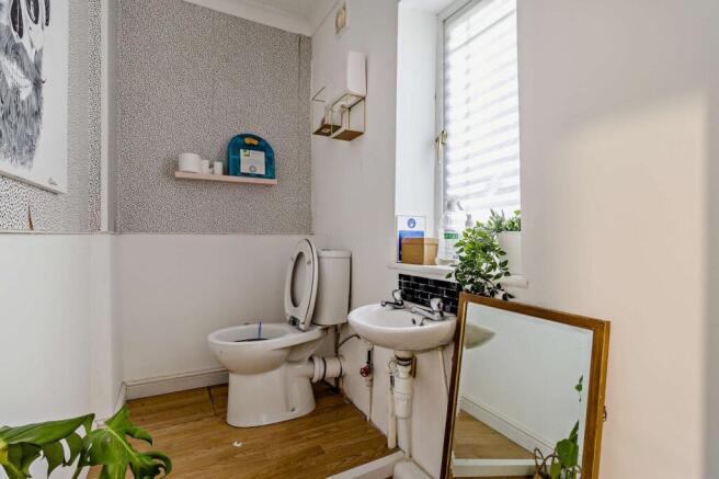 5 bed Flat for sale Image 9