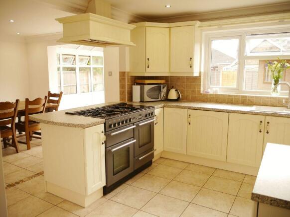 Kitchen Photo 2
