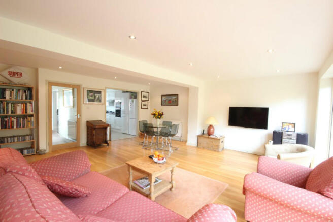 Sitting/Dining Room