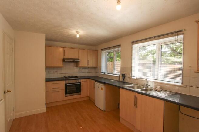 4 bed Detached to rent Image 4