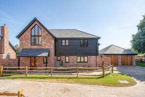 Barncroft, Wandleys Lane, Fontwell, Chichester PO20 3SE