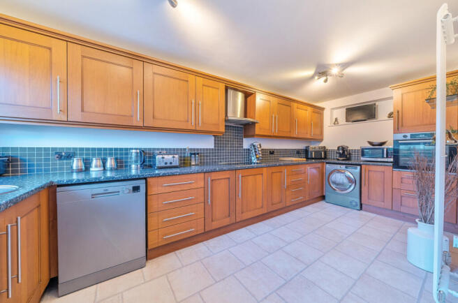 1400363-8-696a0e6...