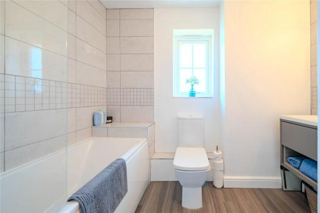 4 bed Detached for sale Image 10