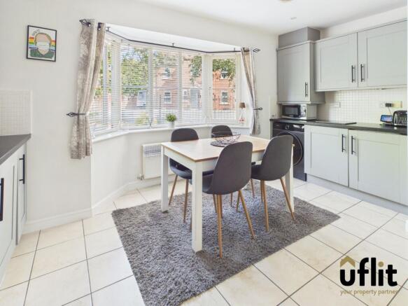 4 bed Semi-Detached for sale Image 11