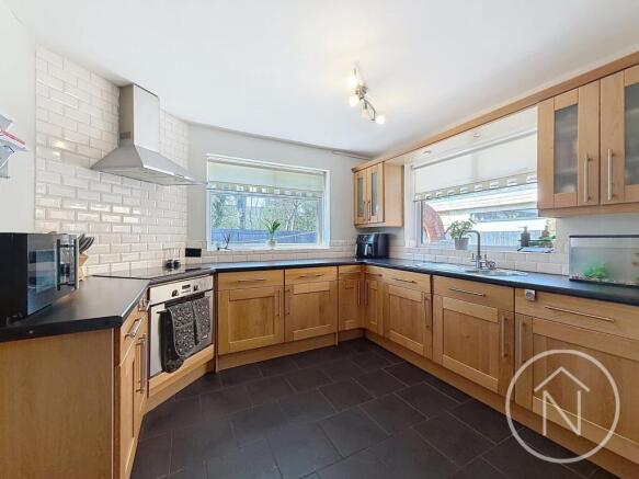 4 bed Detached for sale Image 11