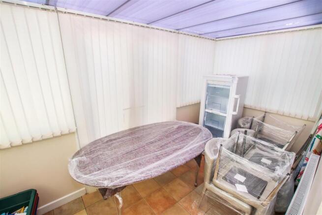 HALF BRICK / UPVC DOUBLE GLAZED CONSERVATORY