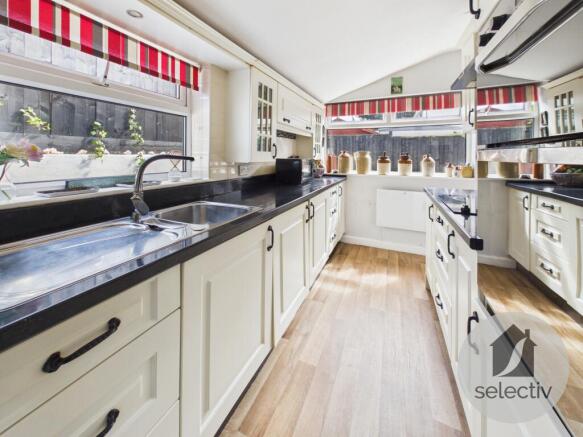 2 bed Semi-Detached Bungalow for sale Image 8