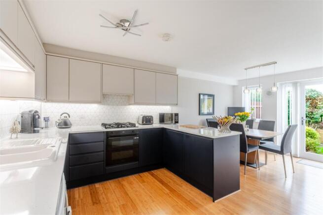 2 Withymead Claverham, BS49 4PS 15.jpg