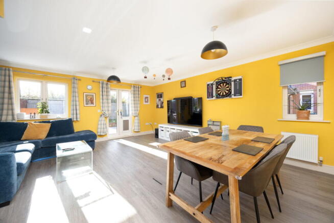 Elm Tree Close, Devizes, Wiltshire, SN10 3ER photo 3