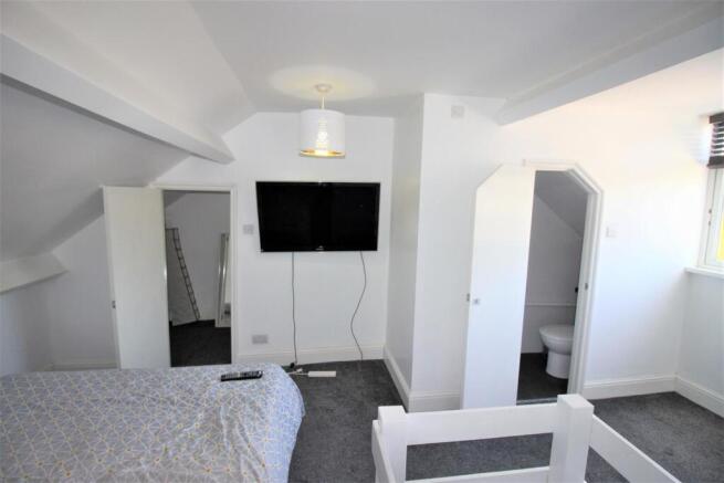 3 bed Terraced to rent Image 5