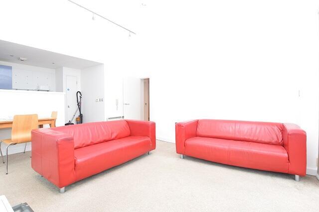 2 bed Apartment to rent Image 4