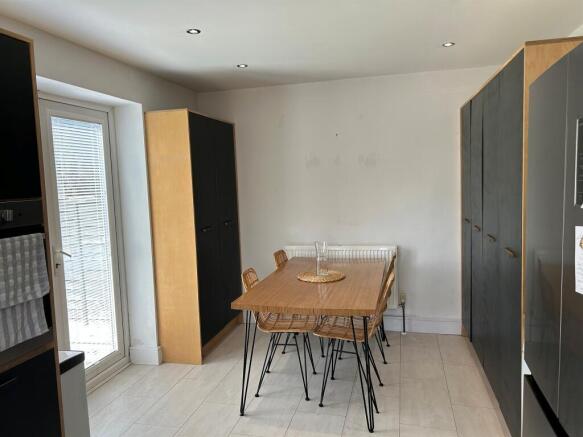 3 bed Semi-Detached for sale Image 4