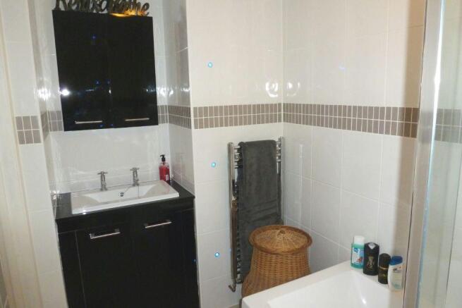 Bathroom photo 2
