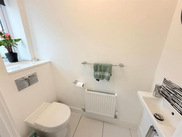 4 bed Town House for sale Image 5