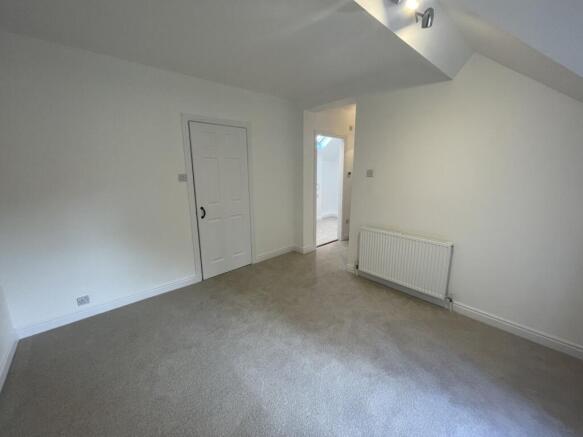 3 bed Semi-Detached to rent Image 11