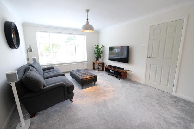 SITTING/DINING ROOM