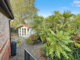 2, Bracken Hill, Leicester LE6 0HJ