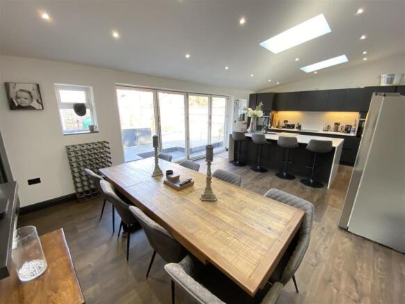 Lounge / dining / kitchen