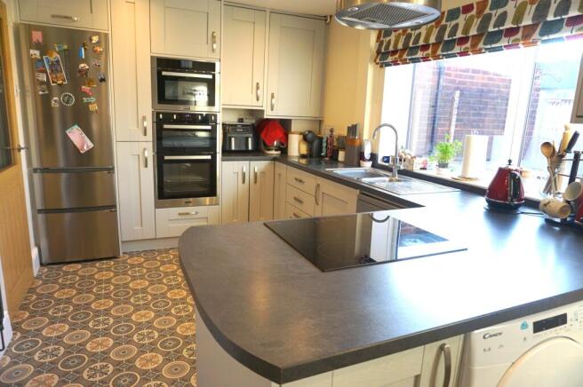 kitchen 2 .JPG