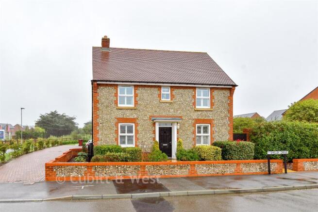 3-bed detached on Shelby Drive, Westhampnett, West Sussex, £363,500