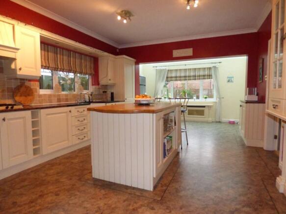 Kitchen2.jpg