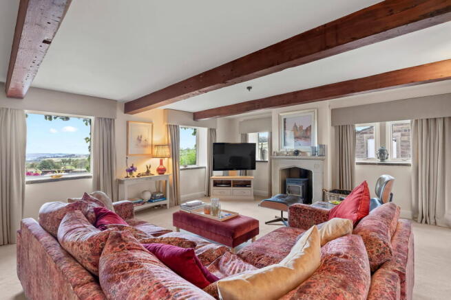 5 bed Detached for sale Image 10