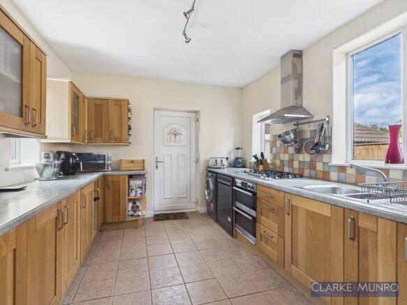 4 bed Semi-Detached for sale Image 4