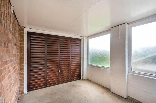 Garage/Car Port