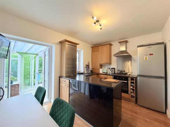 2 bed Semi-Detached Bungalow for sale Image 4