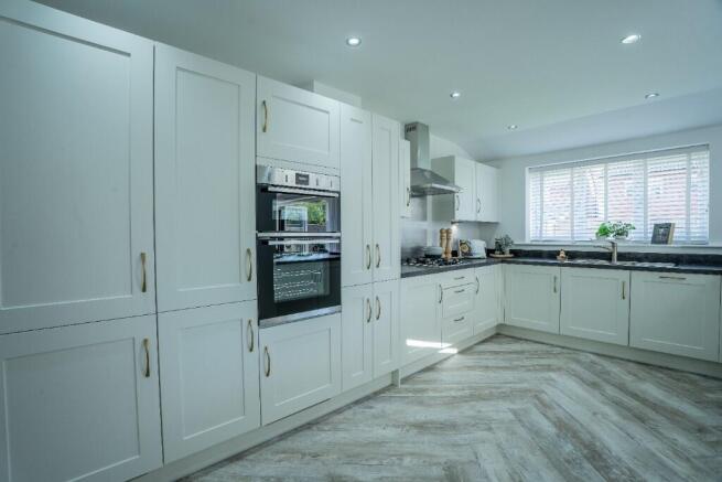 4 bed Detached for sale Image 4
