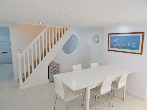 DINING ROOM: