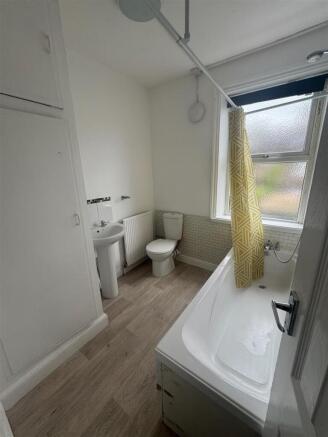 3 bed Terraced to rent Image 8