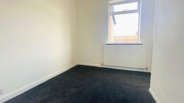 2 bed Terraced to rent Image 6