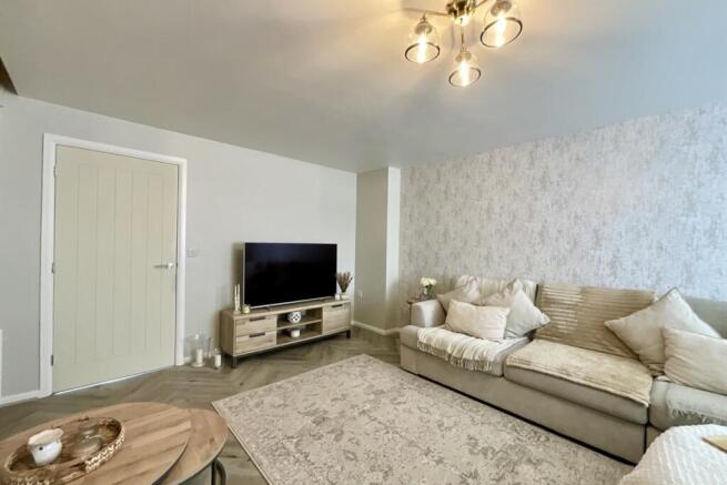 3 bed Semi-Detached for sale Image 5