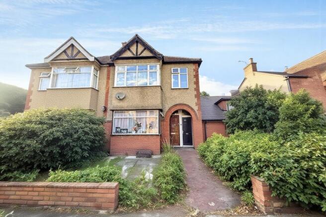 6a St Edwards Way, Romford, RM1 4DD