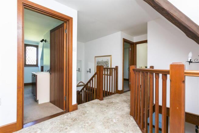 PART GALLERIED LANDING