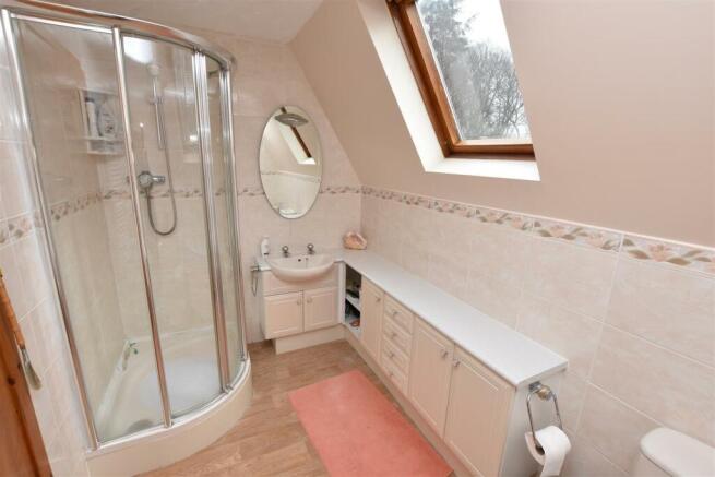 BATHROOM (2).JPG