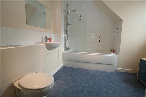 En-Suite to Bedroom 2