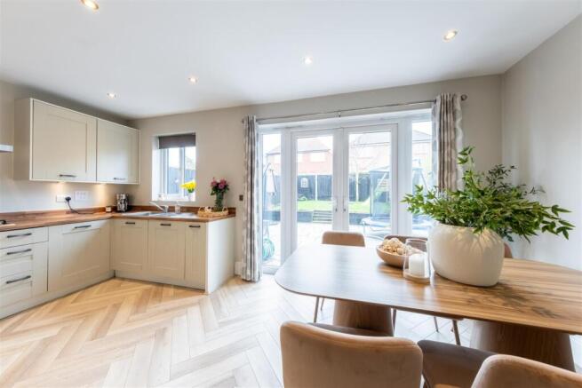 6 Parks Close-002.jpg