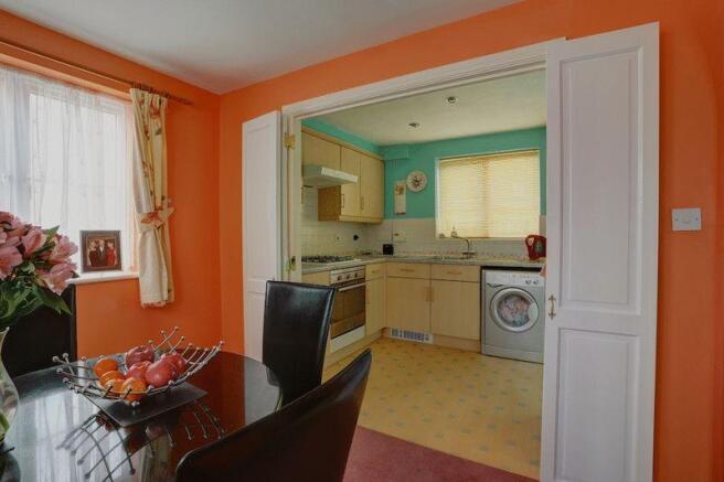 Dining to kitchen