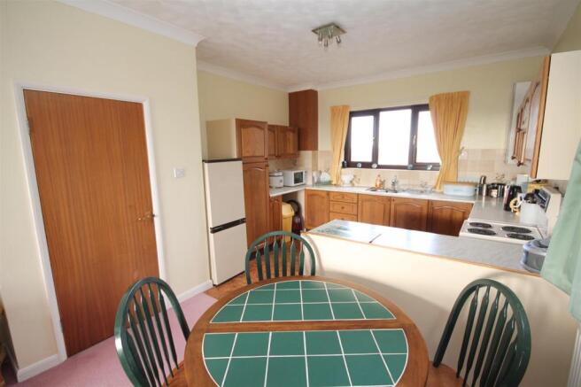 Open Plan Kitchen & 