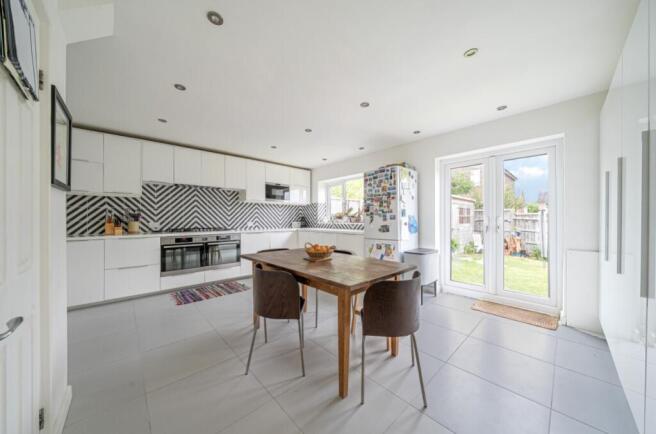 1290699-11-682645a1d1311-ARW-1