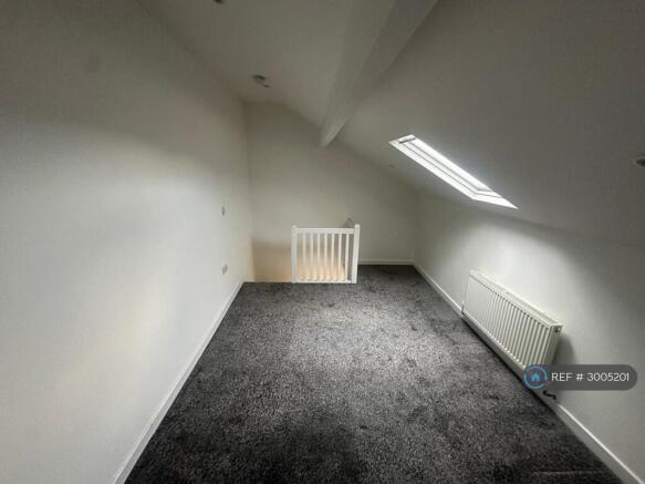 2 bed Terraced to rent Image 5