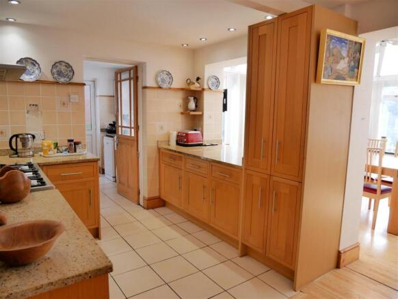 Ernle Road, Calne - More