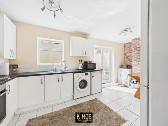 3 bed Semi-Detached for sale Image 4