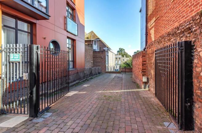 Angel Hill, Bury St Edmunds, Suffolk, IP33 photo 4